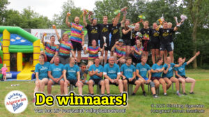 Alle winnaars van de 1e divisie van het 25e recreatief volleybaltoernooi in Hellum