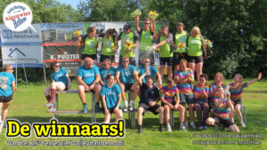 De winnaars van de 1e divisie van het 26e recreatief volleybaltoernooi. 1e: Return of the Schubben, 2e: Hoveniersbedrijf Jonas Lindenhoff, 3e: Ratjetoe 1
