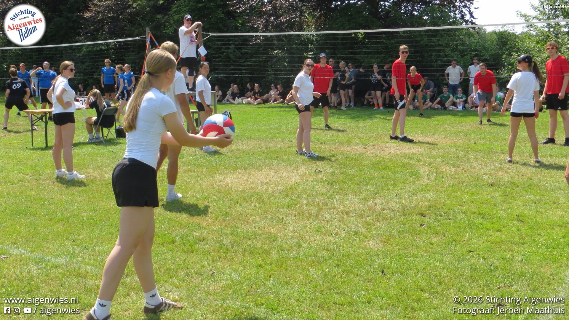 Opslag tijdens finaledag 26e recreatief volleybaltoernooi